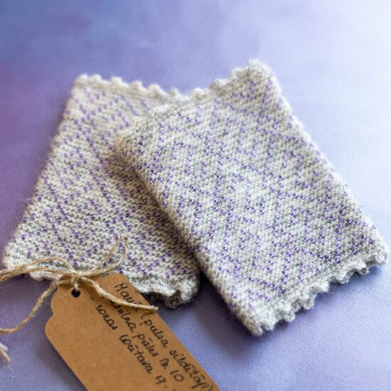 Maucīši ar violetām pērlītēm