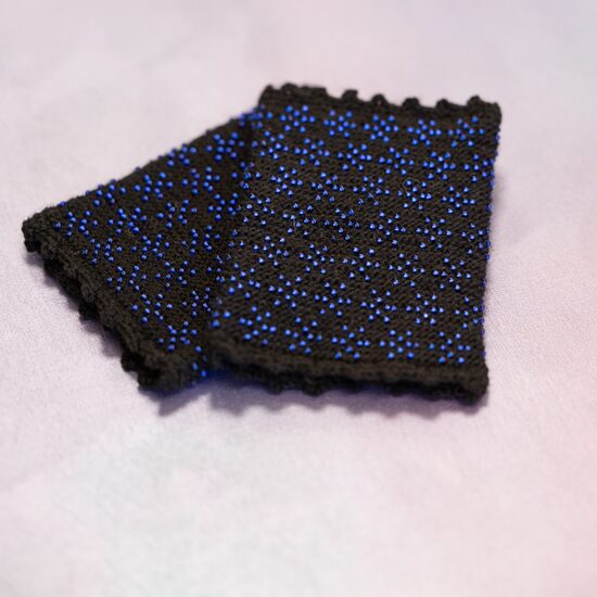 Melni maucīši ar zilām pērlītēm